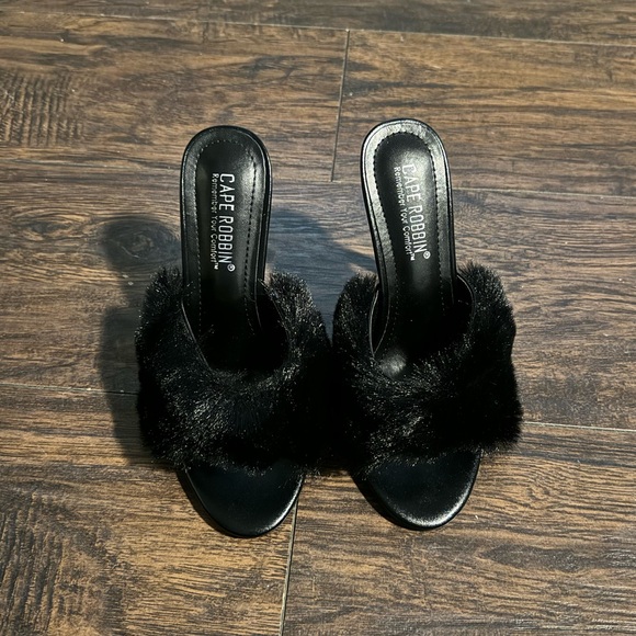 Cape Robbin Pryer Fur Round Toe Single Sole High Heels, Black Size 7 - Picture 4 of 7